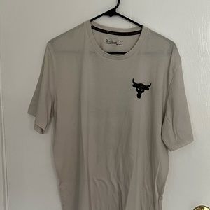 Under Armour Project Rock Size Large Beige Short Sleeve Shirt